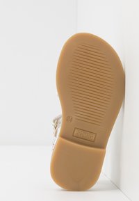 Miniaturna slika 6