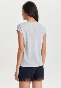 ONLY ONLSILVERY V NECK NOOS - T-Shirt basic - silver