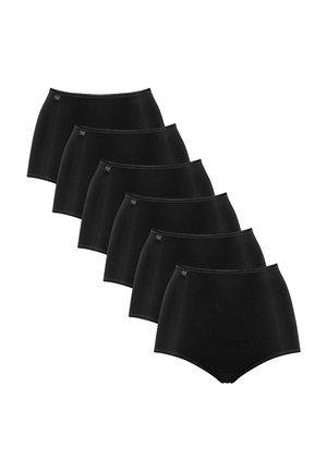 Sechs schwarze Slips mit hohem Bund, gestaffelt in einer Reihe auf weißem Hintergrund angeordnet, jeweils mit einem kleinen Stoffetikett auf der linken Seite.