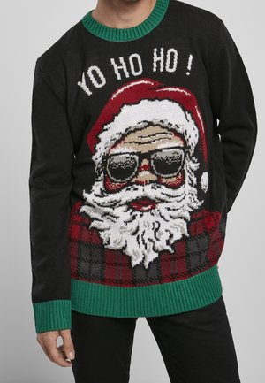 Jersey navideño negro con puños verdes que muestra a Papá Noel con gafas de sol, una camisa a cuadros roja y el texto "¡YO HO HO!" arriba.