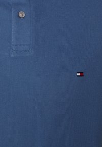 Tommy Hilfiger REGULAR - Poloshirt - blue coast