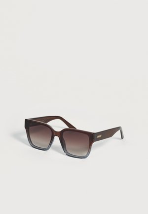 QUAY AUSTRALIA, DRIVE IN - Occhiali da sole - dark brown