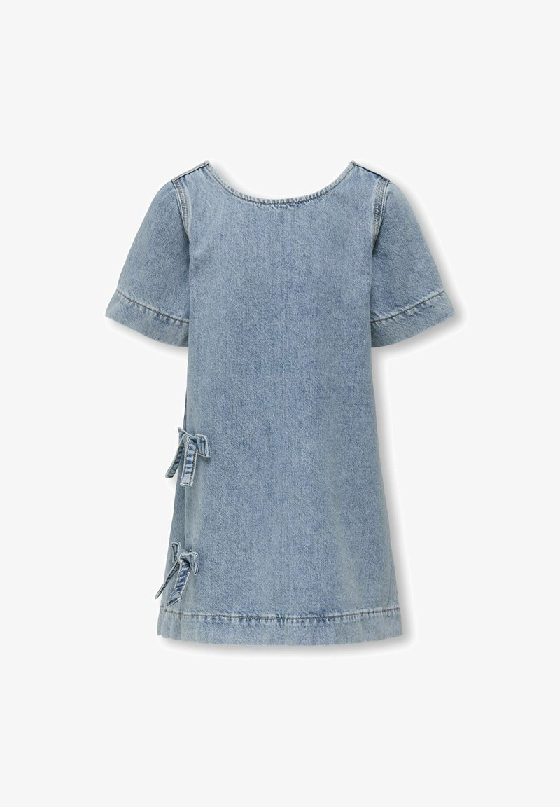 Hellblaues Denim-Kleid mit kurzen Ärmeln, rundem Ausschnitt und Schleifenakzenten an den Seiten. Mit rohem Saum und Nähdetails.