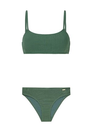Ensemble de bikini vert avec un design tissé texturé. Le haut a de fines bretelles et un décolleté carré, tandis que le bas propose une coupe ajustée.