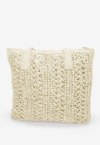Bolso de tote de paja tejida en color beige claro. Presenta asas trenzadas resistentes y un patrón de tejido abierto. Diseño espacioso con una textura natural.
