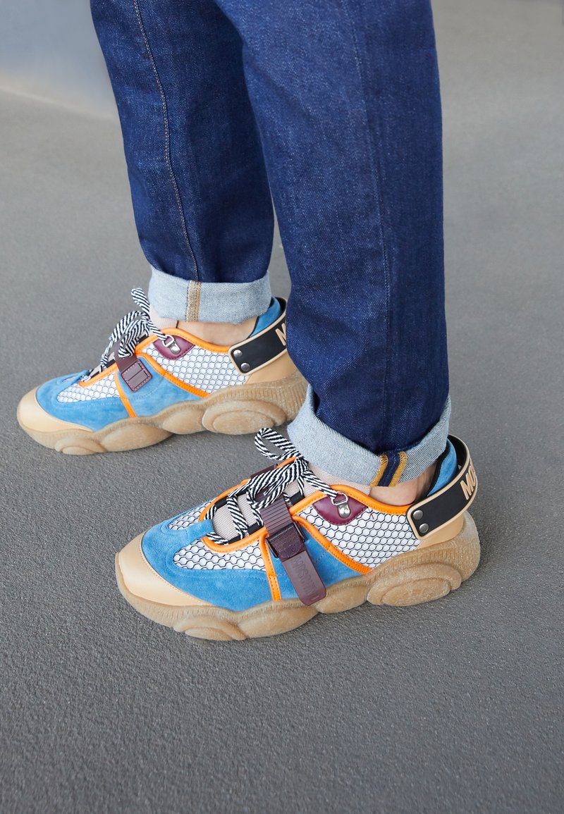 Herren Bekleidung | MOSCHINO Sneaker low multicolor/mehrfarbig - UI45146 Herren Bekleidung | MOSCHINO Sneaker low multicolor/mehrfarbig - UI45146