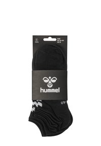 Schwarze Baumwollsocken im Sechserpack, mit gerippter Struktur, weißem Logo und Größenangaben. Verpackt in einem schlichten schwarzen Etikett.