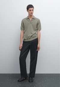 Massimo Dutti LIGHTWEIGHT V-NECK - Piké - light green