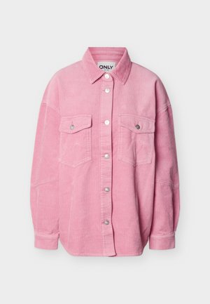 Roosa sametkalasest särgi, millel on lõdvalt istuv lõige, pikad varrukad, kaks klapiga rinnataskut ja terav krae.