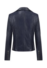 Giacca in pelle blu navy con colletto a punta, cuciture sartoriali e polsini con zip per una vestibilità regolabile. Texture liscia con un design elegante.