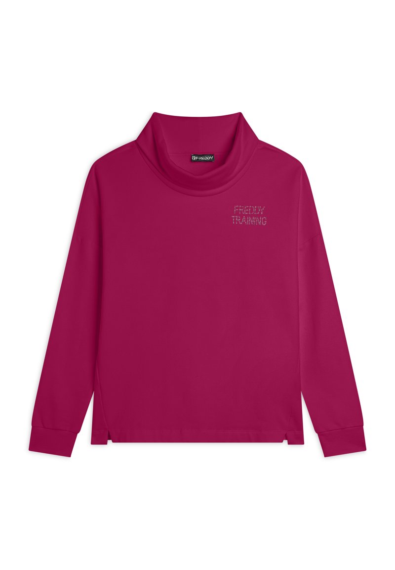 Maglia a maniche lunghe con collo alto di un rosa brillante. Presenta una vestibilità morbida, spacchi laterali e il logo "FREDDY TRAINING" in argento sul petto. Texture liscia.