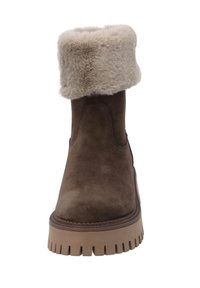 Bruine suède enkellaars met een faux fur boord, dikke rubberen zool en een gestructureerd profiel voor extra grip. Eenvoudig, gestroomlijnd ontwerp.