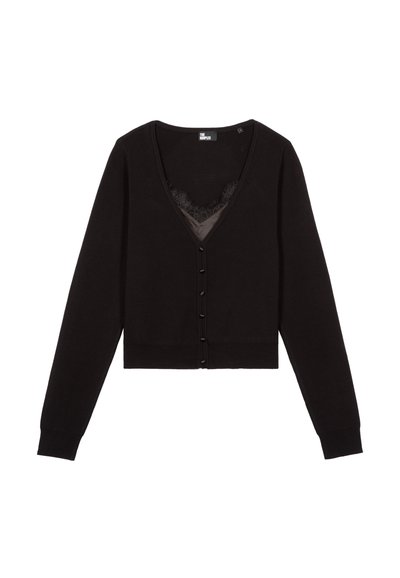 Sort kort cardigan med lange ærmer, V-hals og knaplukning foran. Indeholder et indvendigt lag med blondestrimler. Blødt materiale, minimalistisk design.