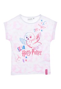 Camiseta de teñido anudado en blanco y rosa que presenta un gráfico de un búho azul y rosa, texto de "Harry Potter" y varios íconos mágicos de temática caprichosa.