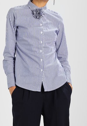 Blus - blue