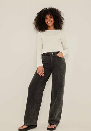 MIT WEITEN BEINEN UND MITTELHOHER TAILLE - Flared Jeans - vintage grey