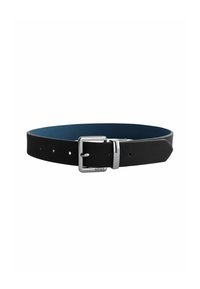 Ceinture en cuir noir avec une boucle en métal argenté, dotée de trous pour les ajustements et d'une doublure intérieure bleue. Texture lisse, design élégant.