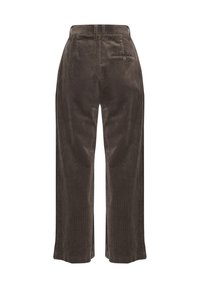 Pantaloni in corduroy a gamba larga di colore marrone scuro. Tessuto testurizzato con righe verticali, vita alta, una tasca posteriore e dettaglio con bottone.
