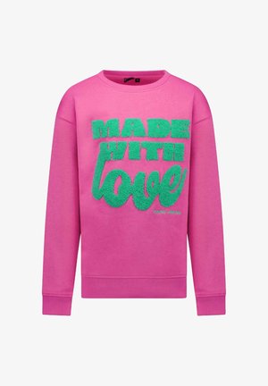 Roze sweatshirt met een groene, textuur-achtige "MADE WITH LOVE" opdruk. Heeft een ronde hals en lange mouwen. Glad stof met geribbelde manchetten.