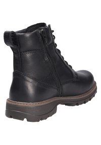 Botas de tobillo de cuero negro con un acabado texturizado, con cordones en la parte delantera y cremallera lateral, suela de goma resistente y costuras reforzadas.