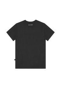 Czarna bawełniana koszulka z okrągłym dekoltem, krótkimi rękawami i małym białym logo nadrukowanym z tyłu, w pobliżu dekoltu.