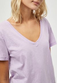 Desires DEDANNON TEE - T-shirt basic - pas. lilac