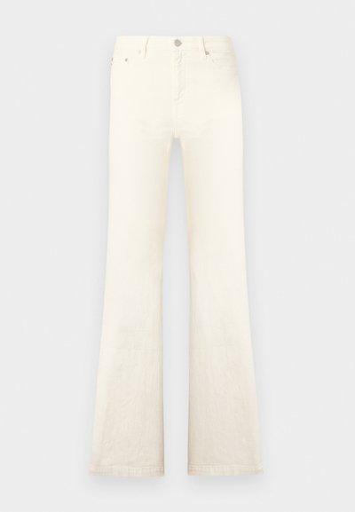 Λευκά τζιν παντελόνια με καμπάνα και ψηλή μέση, με εμπρόσθιες τσέπες και κούμπωμα με κουμπί, με ομαλή υφή και κομψές ραφές.