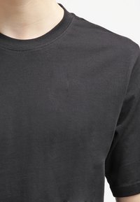 Thumbnail Image 4