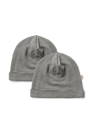 Dos gorros de algodón a rayas en blanco y negro con ala doblada sobre un fondo blanco.
