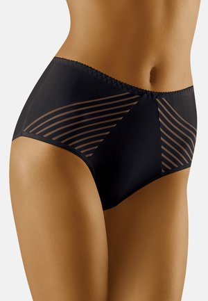 Magas derekú fekete bugyi áttetsző, vízszintes csíkozású panelekkel, sima szövet textúrával és díszített, varrott derékpánt részlettel.