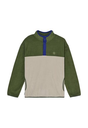 Pull polaire à manches longues avec le haut et les manches verts, la partie inférieure beige, patte de col bleue à boutons et poches latérales.