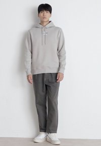 Calvin Klein Jeans MONOLOGO - Jersey con capucha - porpoise