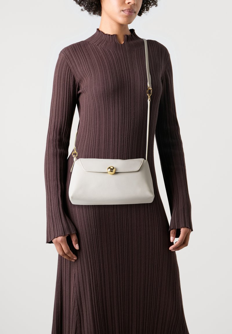 Furla MINI CROSSBODY TOP HANDLE - Torba čez telo - marshmallow