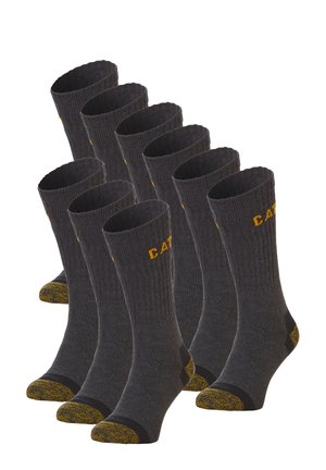 Chaussettes gris foncé avec une texture côtelée et des accents jaunes, présentant un bout et un talon renforcés. Ensemble de plusieurs paires alignées verticalement.