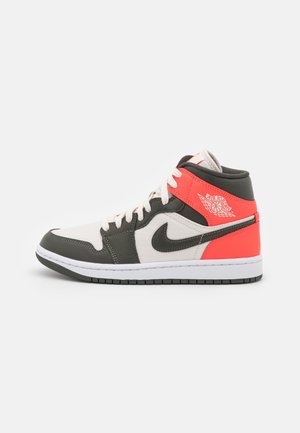 Jordan, Sneakers hoog - beige