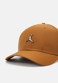 Jordan RISE - Cap - desert bronze/gunmetal