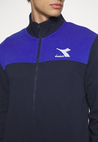 Diadora TRACKSUIT CORE - Tuta - peacoat/imperial blue