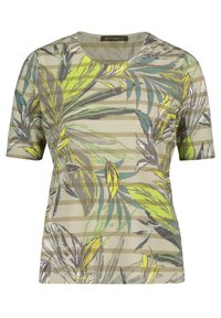 Kortärmad topp med ett blommönster i grönt, gult och grått på en ljusrandig bakgrund, tillverkad av mjukt och andningsbart tyg.
