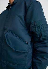 Carhartt WIP OLTEN  - Geacă bomber - duck blue/turmeric