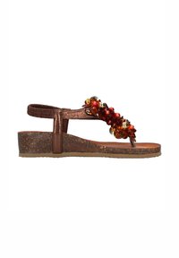 Sandal in metallo marrone con zeppa in sughero, caratterizzato da un grappolo decorativo di perline rosse e gialle sulla fascia e un design slingback.