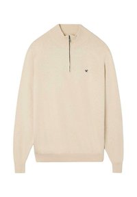 Suéter de pullover beige con un cuello alto y cierre de cremallera, con un pequeño logo en el pecho. Textura suave y corte relajado.