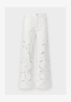 Hvide jeans med vide ben med blomsterudskæringer over hele benene og knap- og lynlåslukning foran.