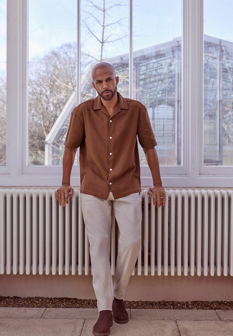Next TEXTURED SHORT SLEEVE WITH CUBAN COLLAR   - Cămașă - brown