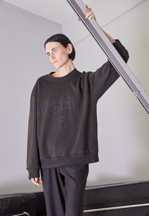 Sweatshirts - black