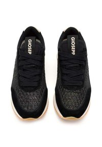 Sneaker nere con tessuto testurizzato e dettagli in camoscio, dotate di una suola ammortizzata, design con lacci e etichetta con logo sulla linguetta.