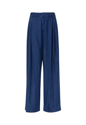 Pantalons en denim bleu foncé à taille haute et jambes larges, avec passants de ceinture et plis devant, présentés sur un fond blanc.