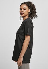 Mister Tee PRAY EMB - Jednoduché tričko - black