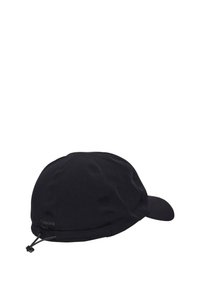 Svart träningskeps i lätt material, med en böjd skärm, justerbar dragsko bak och subtilt logotypdetalj.