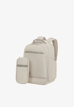 Zaino Samsonite beige chiaro con spallacci imbottiti e una bustina abbinata con cerniera adagiata accanto.