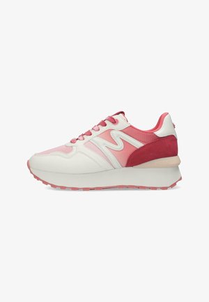 Damskie sneakersy w połączeniu białych, jasnoróżowych i ciemnoróżowych materiałów; teksturowana zamsz i oddychająca siateczka; gumowa podeszwa.